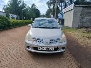 Nissan Tiida 2010 Gold