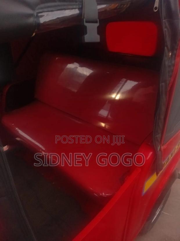 Piaggio Scooter 2024 Red - thumbnail 3