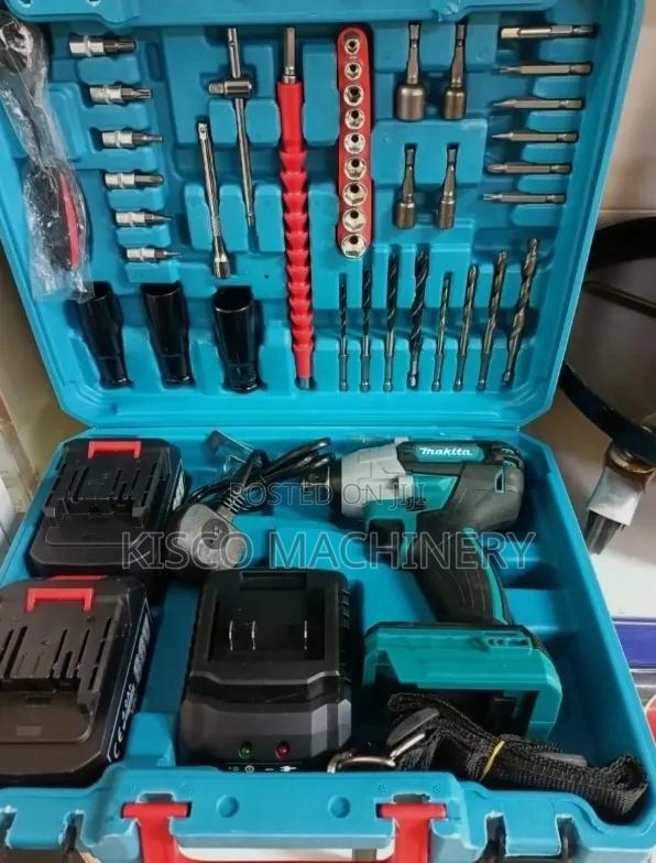 Makita Cordless Impact Wrench Combo Tool Kit/Impact Wrench
