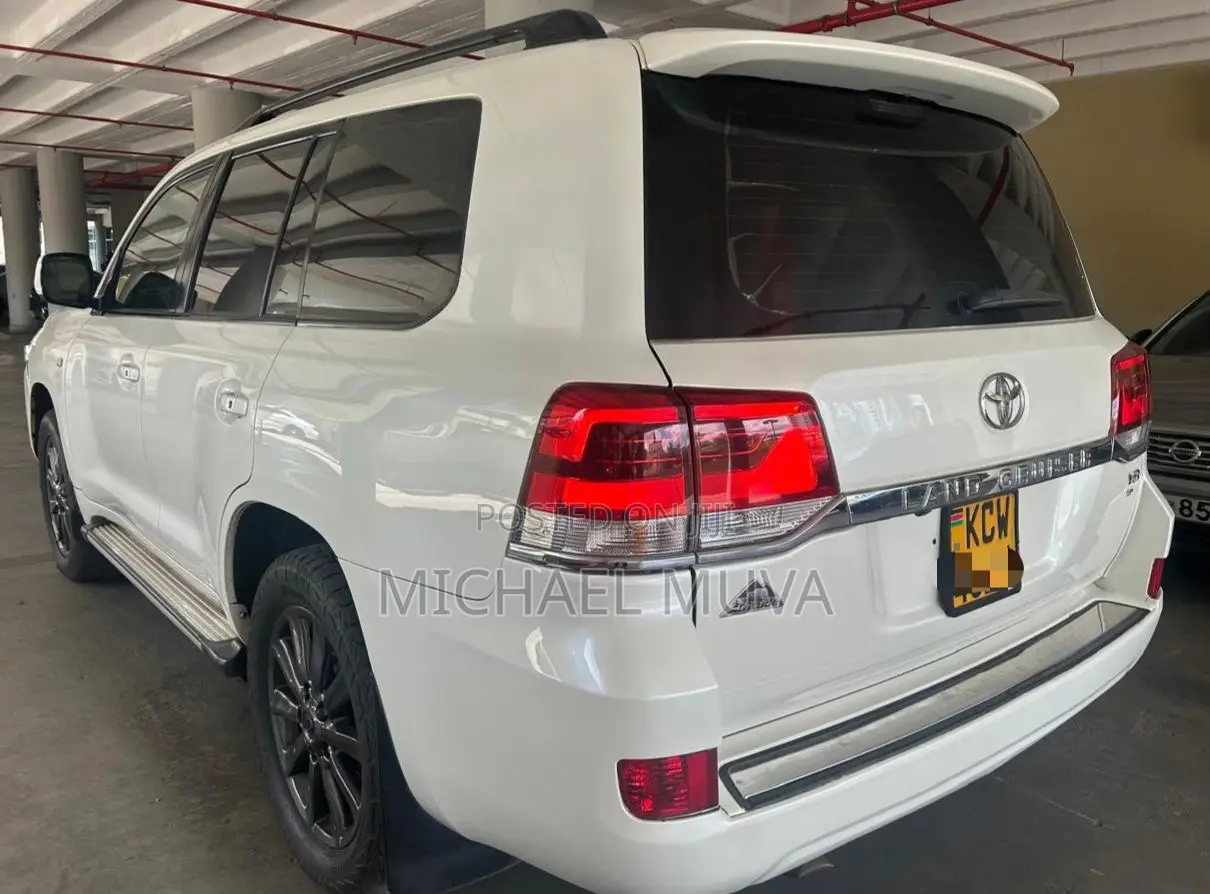 Toyota Land Cruiser 4.6 V8 ZX 2012 Pearl