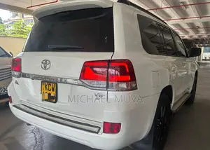 Toyota Land Cruiser 4.6 V8 ZX 2012 Pearl