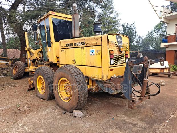 John Deere Grader - main view