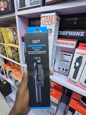 Adjustable Selfie Stick Tripod for Vlogging Streaming
