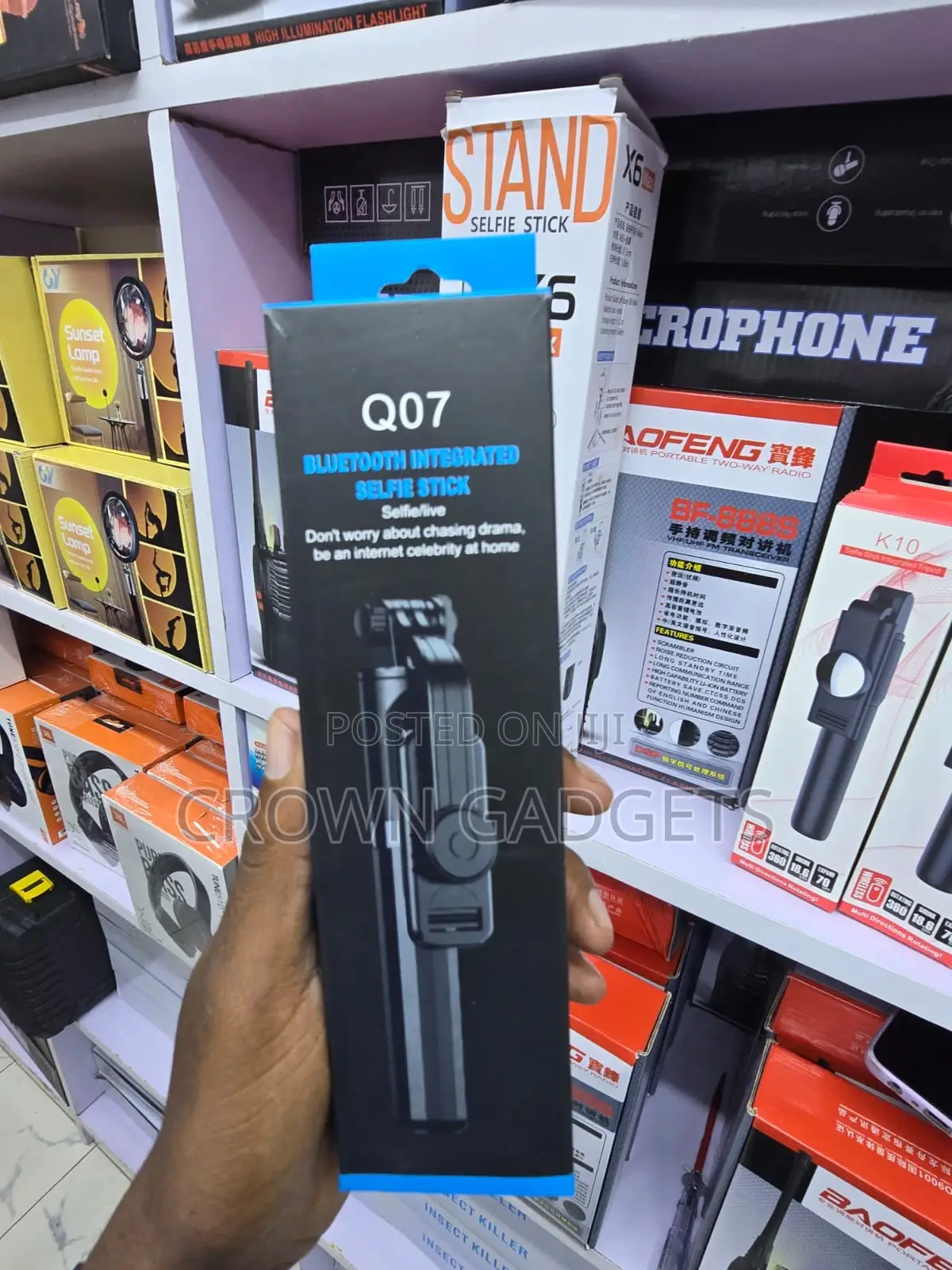 Adjustable Selfie Stick Tripod for Vlogging Streaming