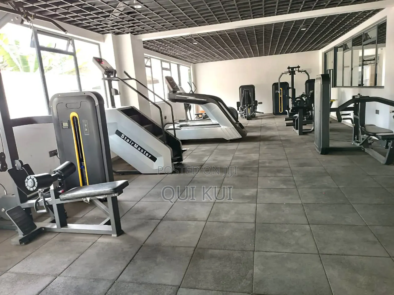 Studio Airbnb Apartment in Ruaka-Pool + Gym