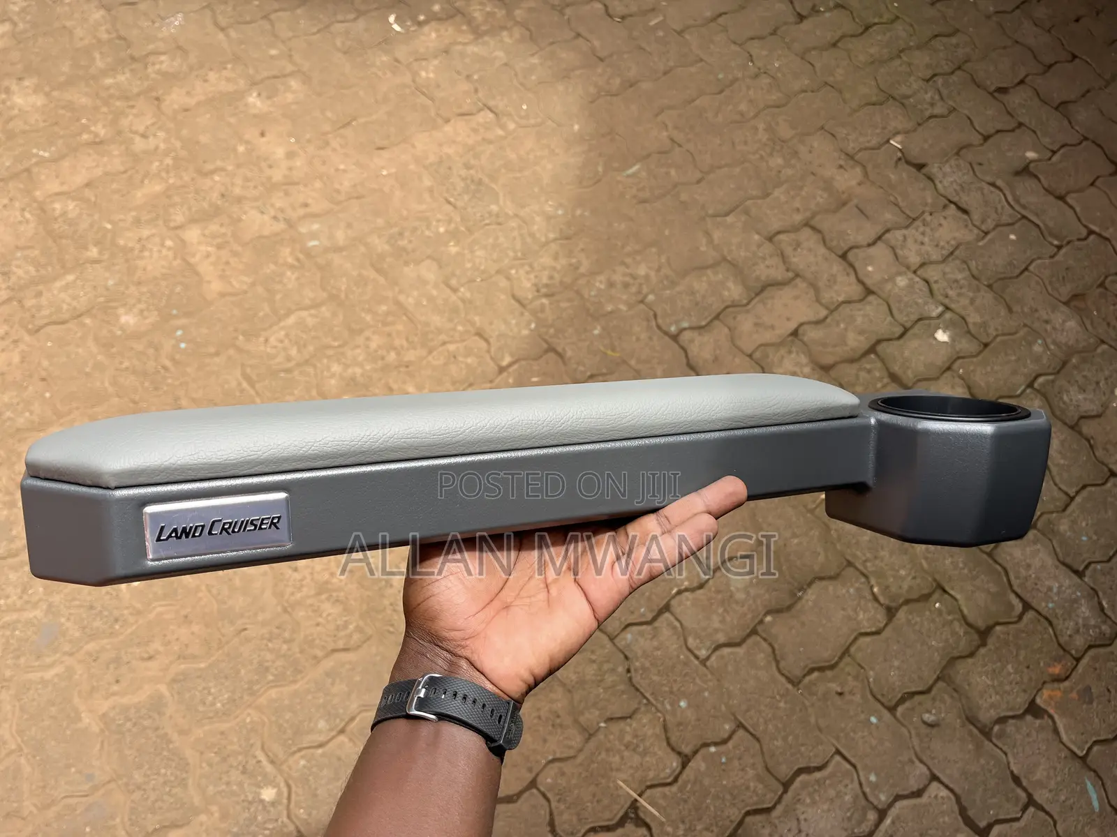 Landcruiser Armrests and Cupholders
