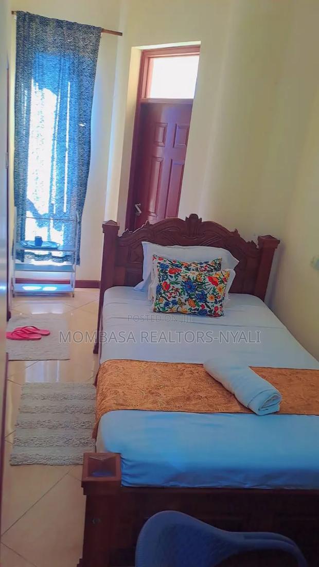 Furnished Airbnb Studio in Nyali With Pool and 3mns Walk to the Beach