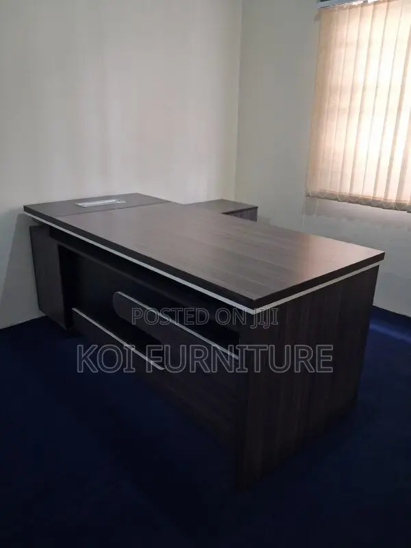 Office Desk; 1.8 Meters Wooden Executive Desk in Figure