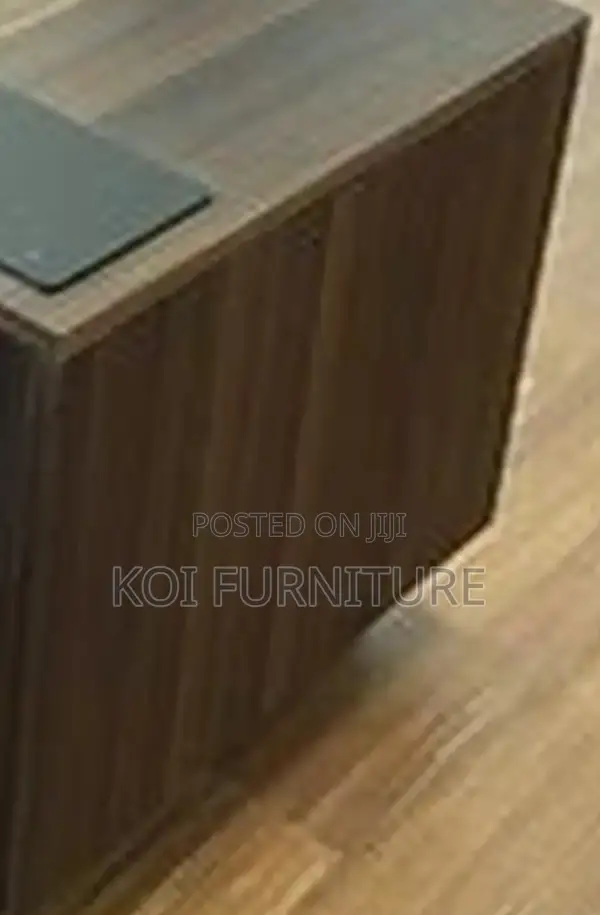 Office Desk; 1.8 Meters Wooden Executive Desk in Figure