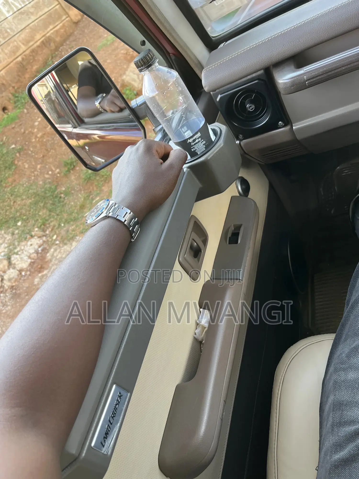 Landcruiser Armrests and Cupholders