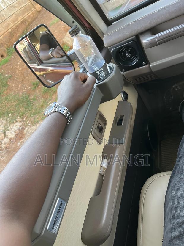 Landcruiser Armrests and Cupholders - thumbnail 2