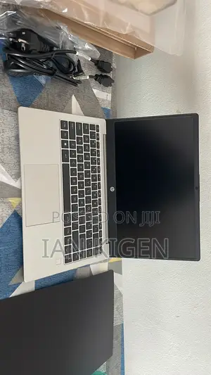 New Laptop HP 250 G10 16GB AMD Ryzen 7 SSD 1T