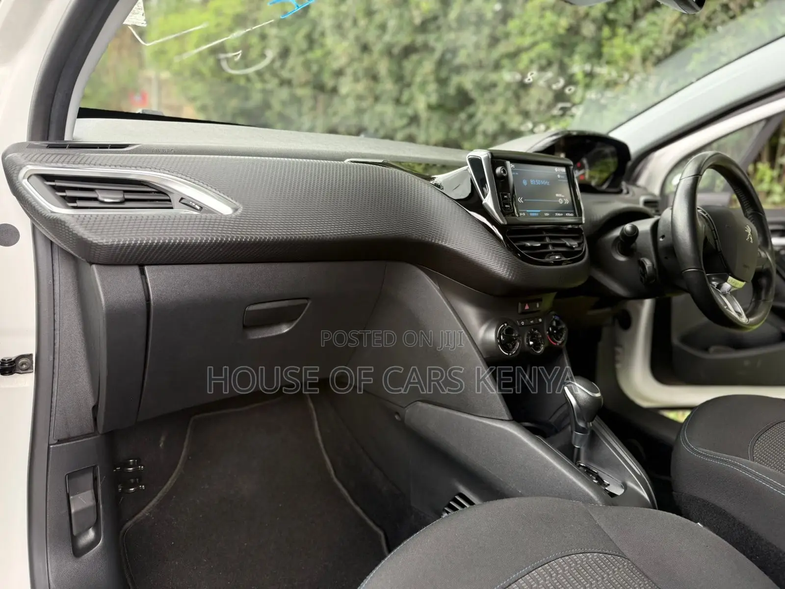 Peugeot 208 2019 White