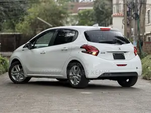 Peugeot 208 2019 White