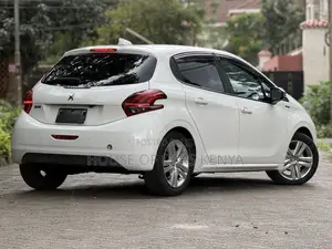 Peugeot 208 2019 White