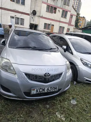 Toyota Belta 2011 Silver
