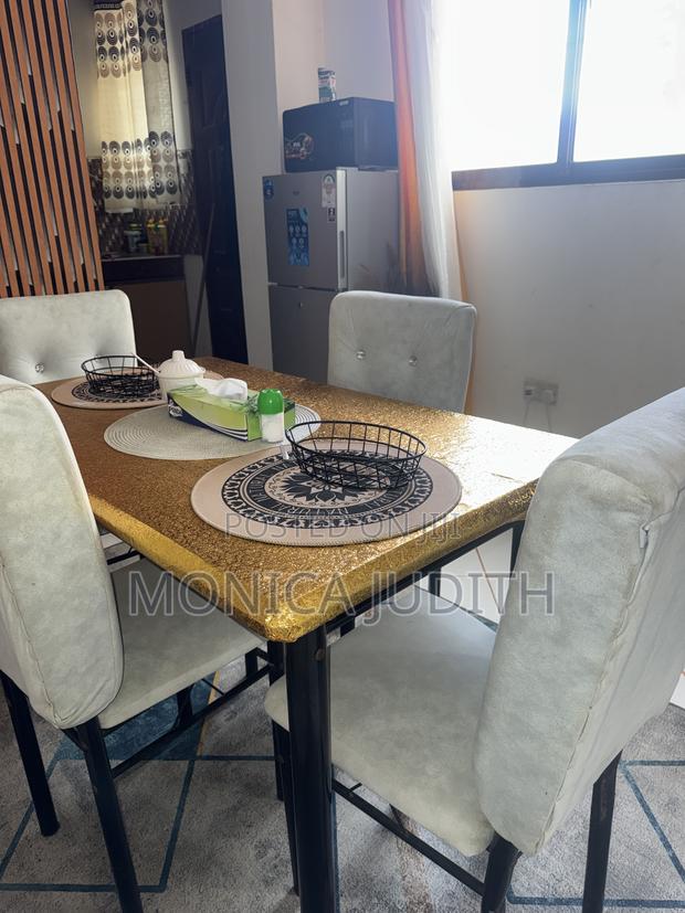 Dinning Table - thumbnail 3