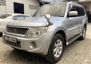 Mitsubishi Pajero 2015 Silver