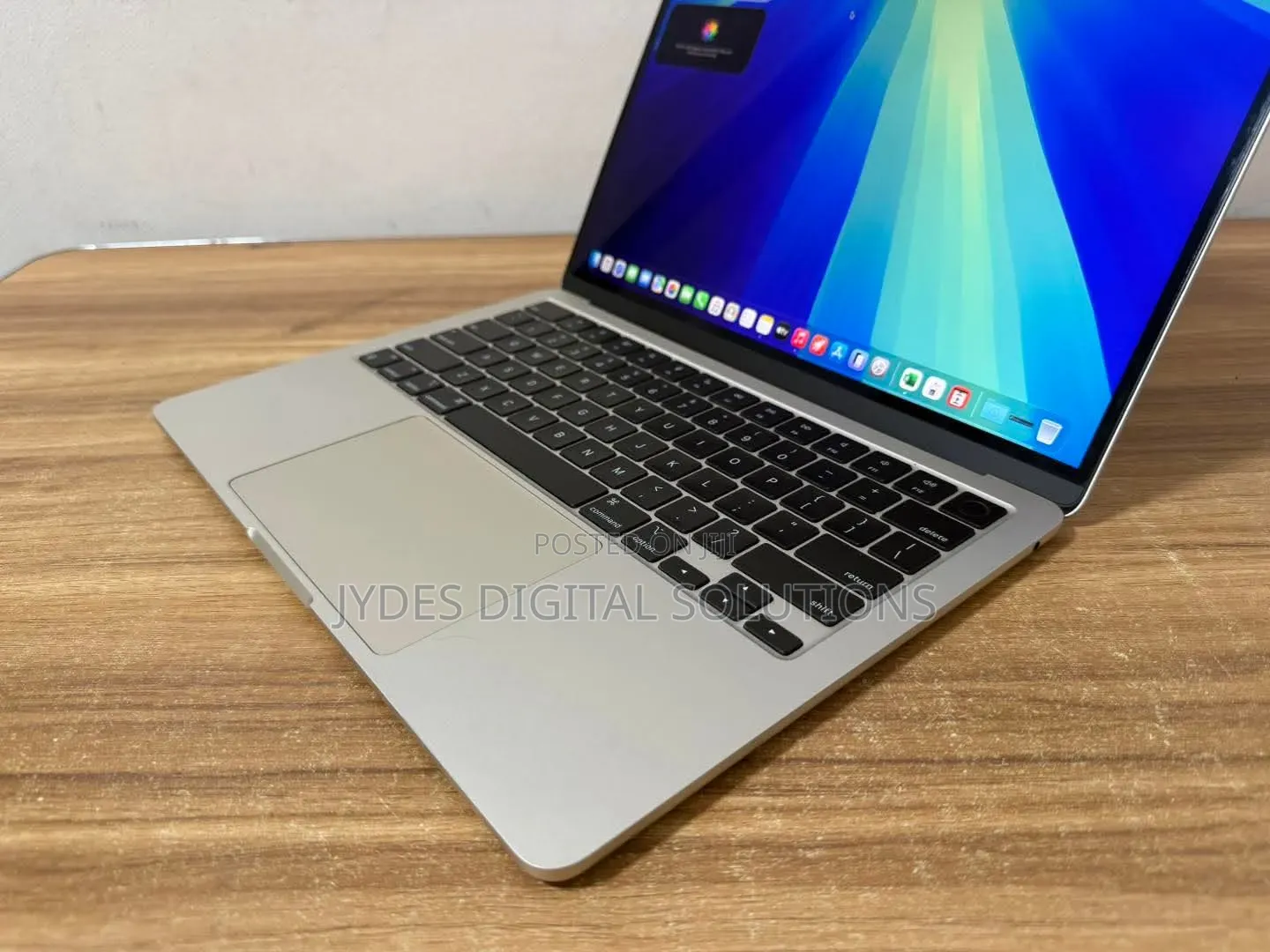 Laptop Apple MacBook Air 2022 M2 16GB Apple M2 SSD 256GB
