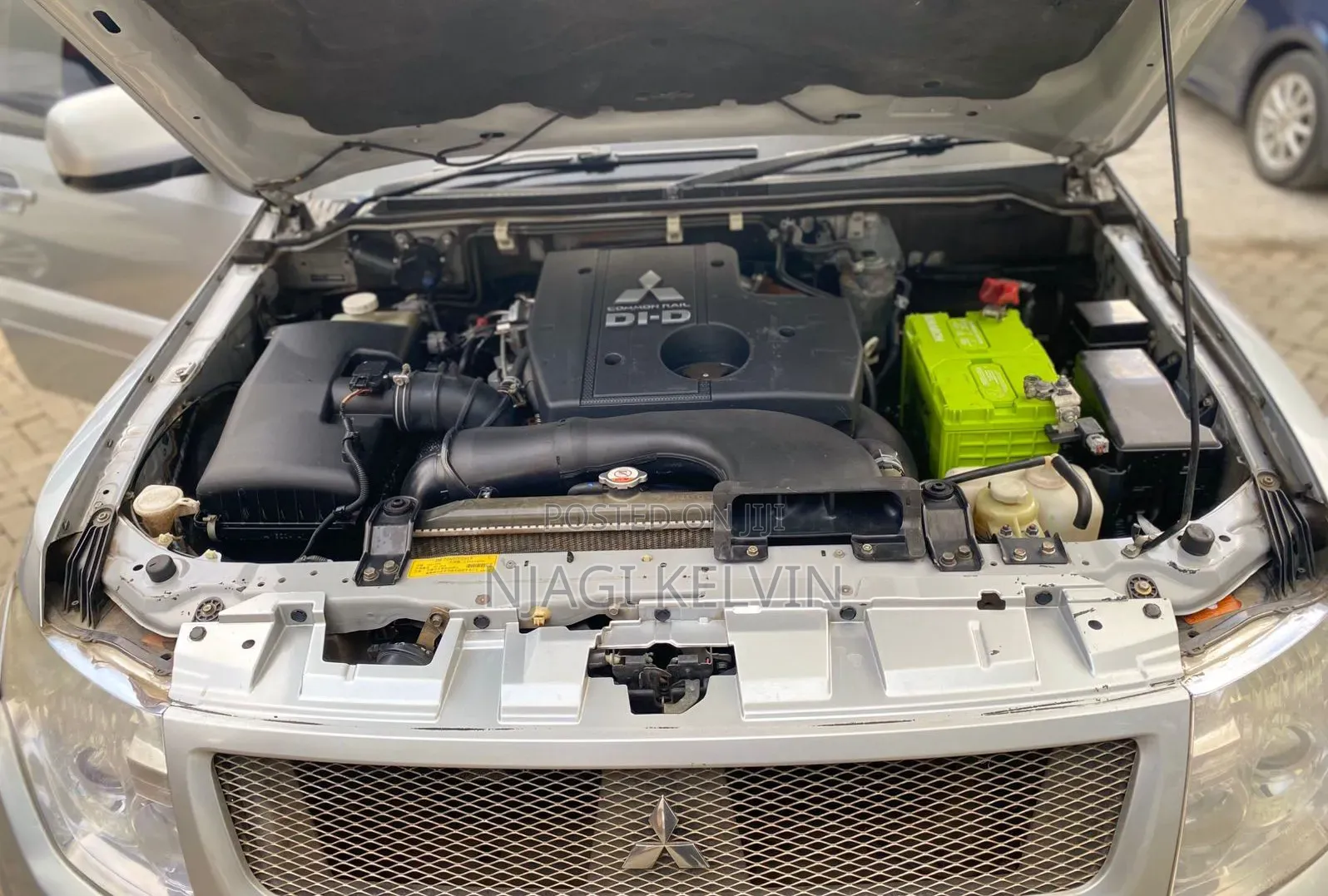 Mitsubishi Pajero V80 3.2 DI-D 2015 Silver