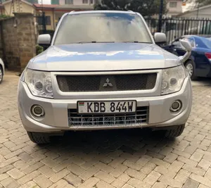 Mitsubishi Pajero V80 3.2 DI-D 2015 Silver