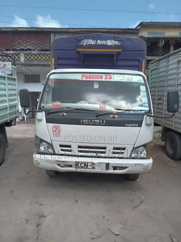 Isuzu NPR 2018