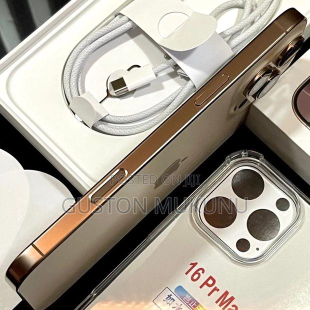 Apple iPhone 16 Pro Max 512 GB Gold - thumbnail 4