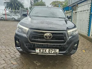 Toyota Hilux Revo Double Cab Deisel 2.4 RWD 2019 Black