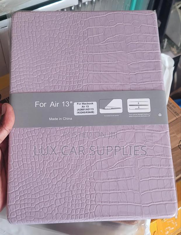 Crocodile-Textured Hard Shell Case for a 13.6-Inch Macbook Air. - thumbnail 7