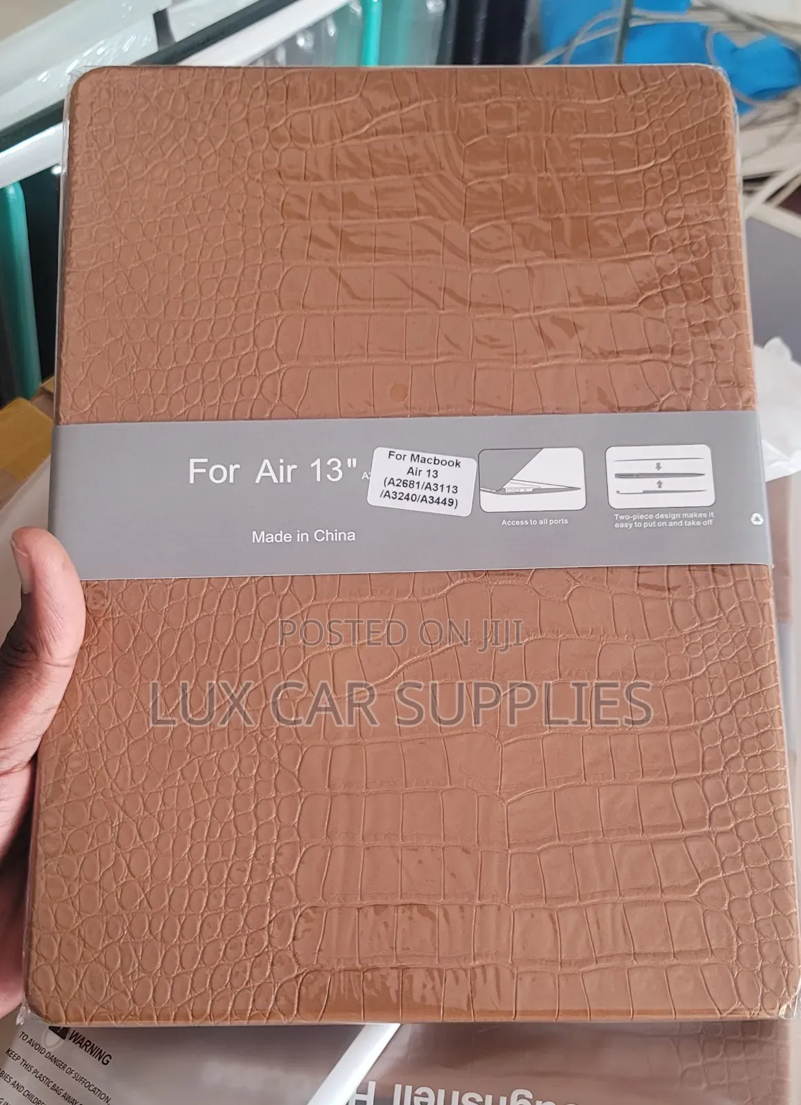 Crocodile-Textured Hard Shell Case for a 13.6-Inch Macbook Air.
