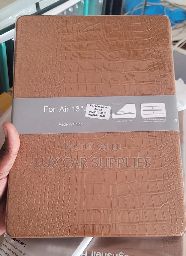 Crocodile-Textured Hard Shell Case for a 13.6-Inch Macbook Air. - thumbnail 8
