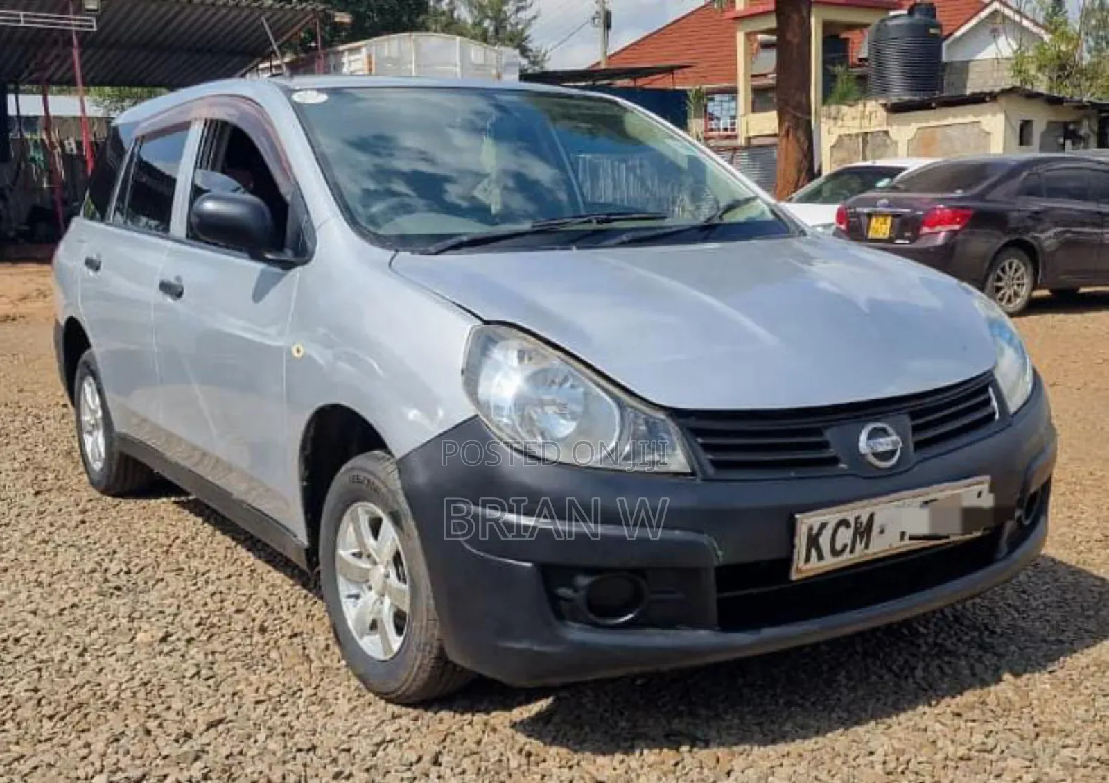 Nissan Advan 2010 Silver