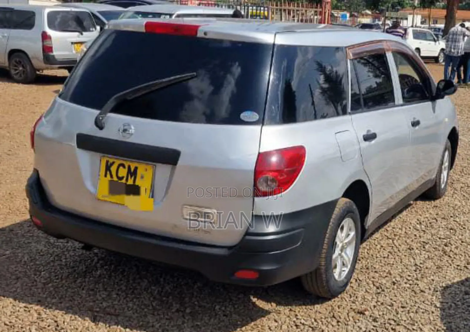 Nissan Advan 2010 Silver