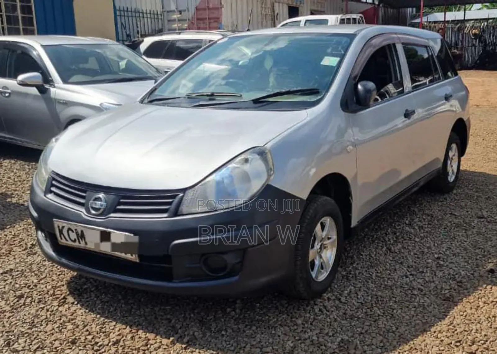 Nissan Advan 2010 Silver