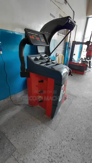 Heavy Duty Wheel Balancing Machine Sunshine Italy Brand.