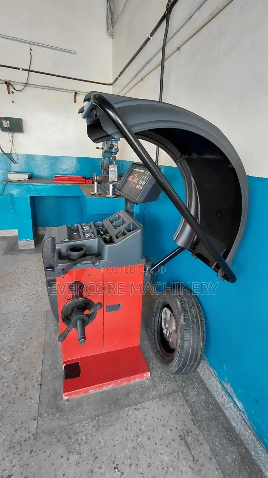 Heavy Duty Wheel Balancing Machine Sunshine Italy Brand.