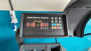 Heavy Duty Wheel Balancing Machine Sunshine Italy Brand.