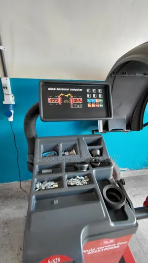 Commercial Wheel Balancer S828 Computerized Machine