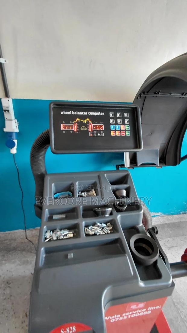 Commercial Wheel Balancer S828 Computerized Machine - thumbnail 2