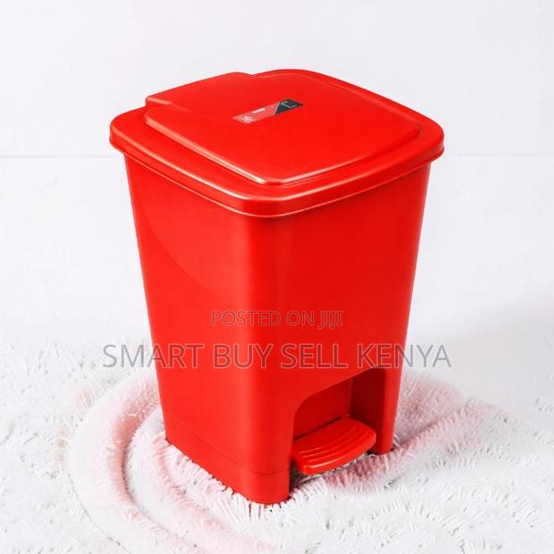 Wide Opening 30 Litres Hard Plastic Step Pedal Waste Garbage Dust Bin