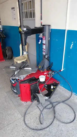 Heavy Duty 28inch Tyre Changer/Remover Machine Electric Powered.