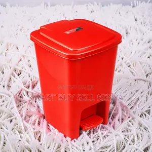 Strong Structure 30 Litres Hard Plastic Step Pedal Waste Garbage Bin