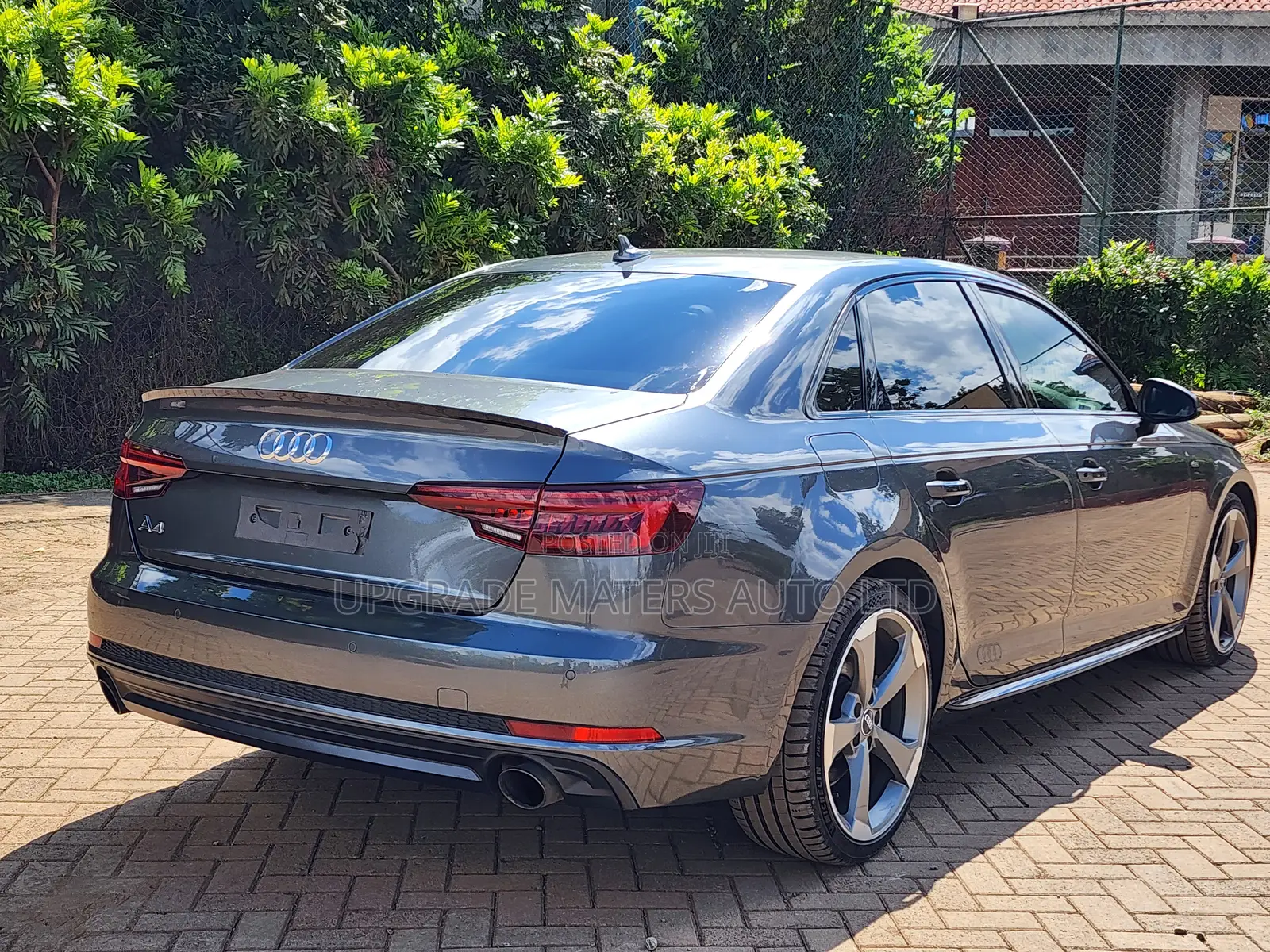 Audi A4 2.0T ultra Premium FWD 2018 Gray