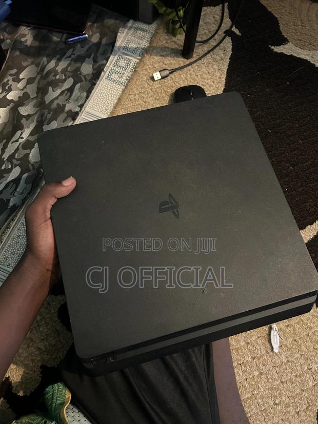 Ps4 With 2 Controllers