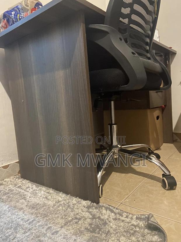 Office Table Orthopedic Office Chair - main view