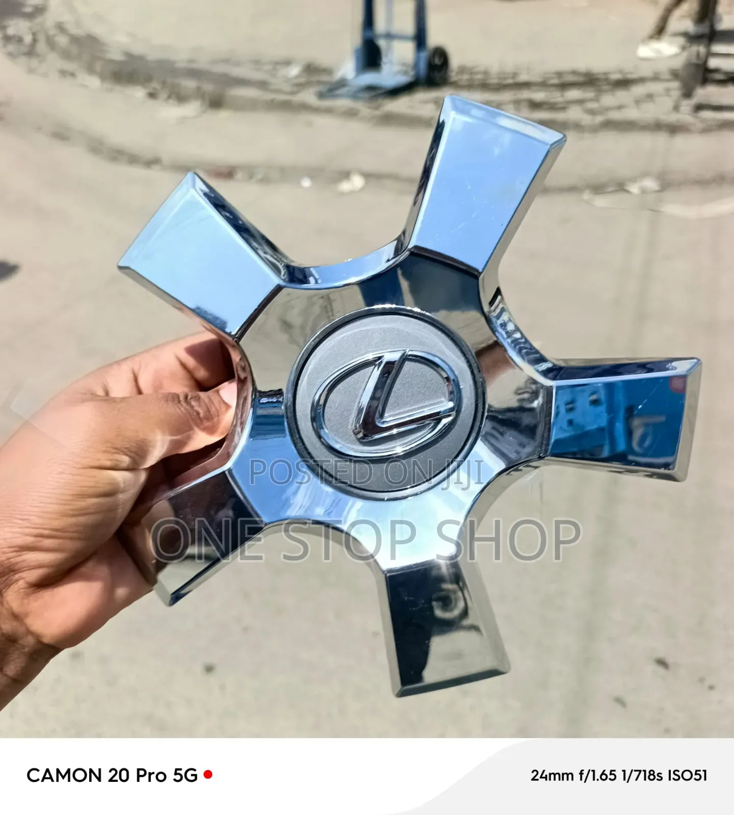 5_spoke Star Shape Design Configuration Silver Embossed Lexus Emblem