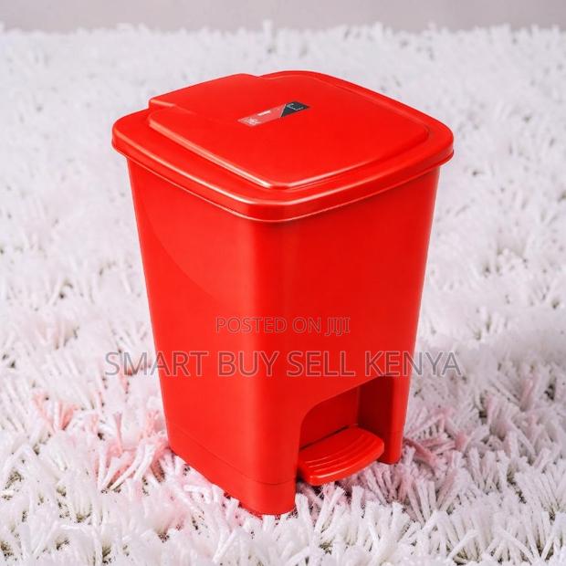 Smooth Finish 30 Litres Hard Plastic Step Pedal Waste Garbage Dust Bin - main view