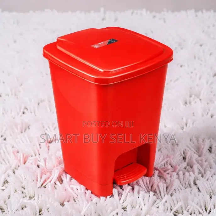 Smooth Finish 30 Litres Hard Plastic Step Pedal Waste Garbage Dust Bin