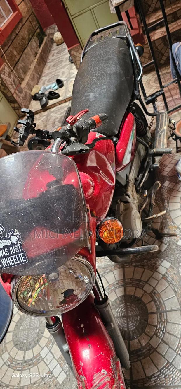 Bajaj Boxer 125 2022 Red
