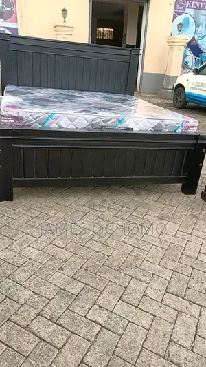 Pute Mahogany Bed